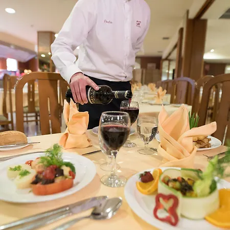 أبارتمينتوس نويليا بلايا